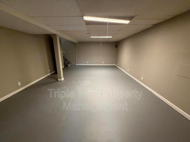 Building Photo - 675 Lilac Dr