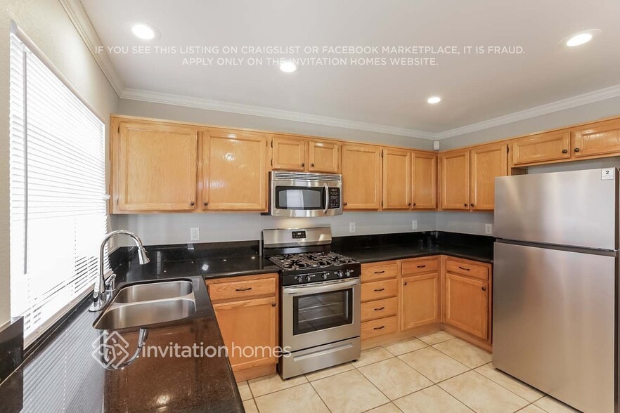 Building Photo - 904 Autumn Royal Ln