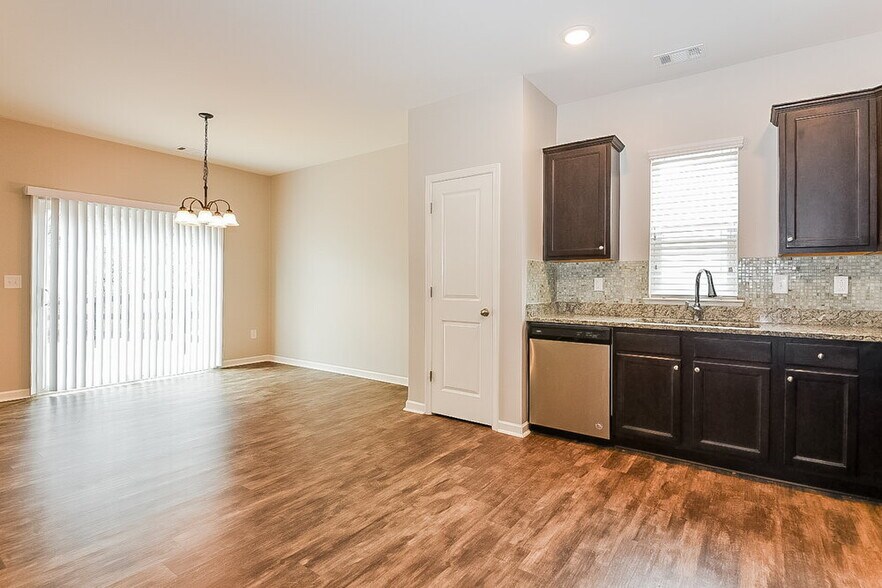 Building Photo - 13 Easy Goer Ct