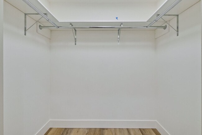 Building Photo - Stunning Modern Almost New Condo, Pets Welcome!