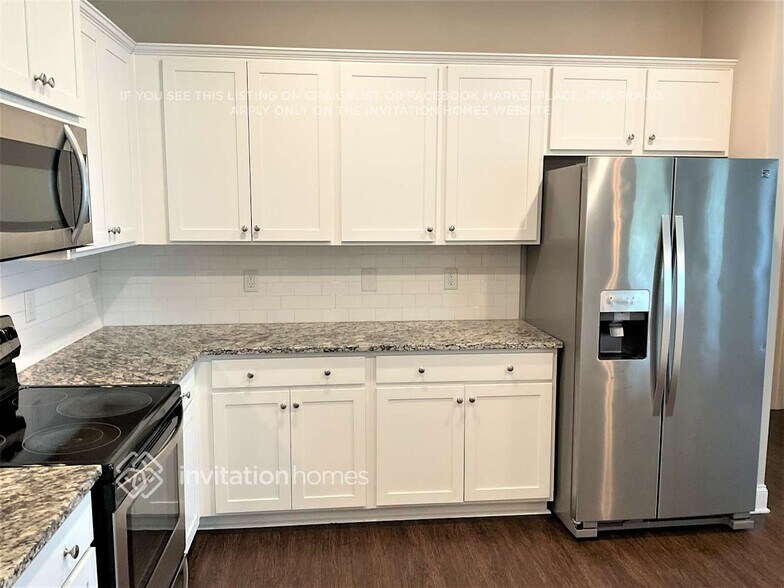 Building Photo - 5381 Roberta Crossing Dr