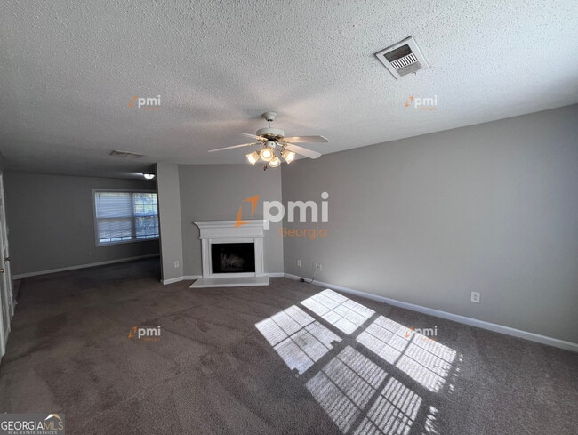 Building Photo - 2015 Ivy Ln