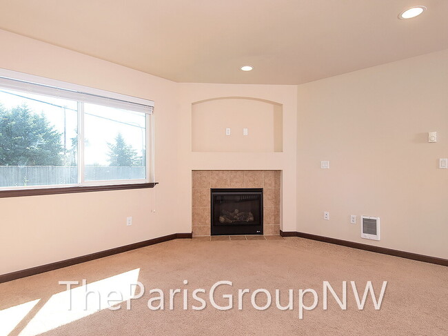 Building Photo - **PROPERTY LEASED** Spectacular Serene Lake 2012 TH – Great Location!