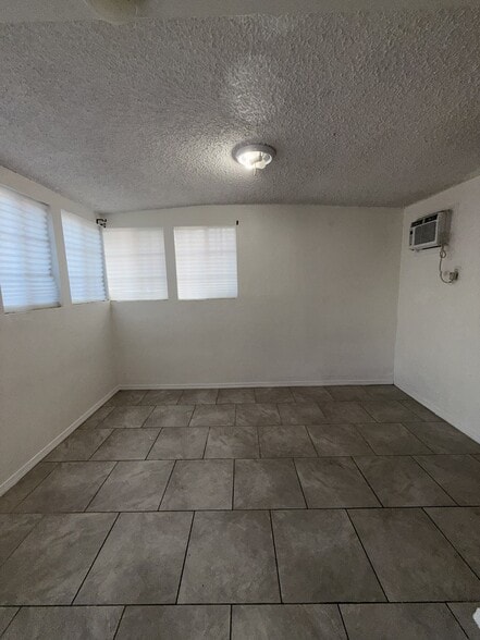 Building Photo - 652 W 97th St