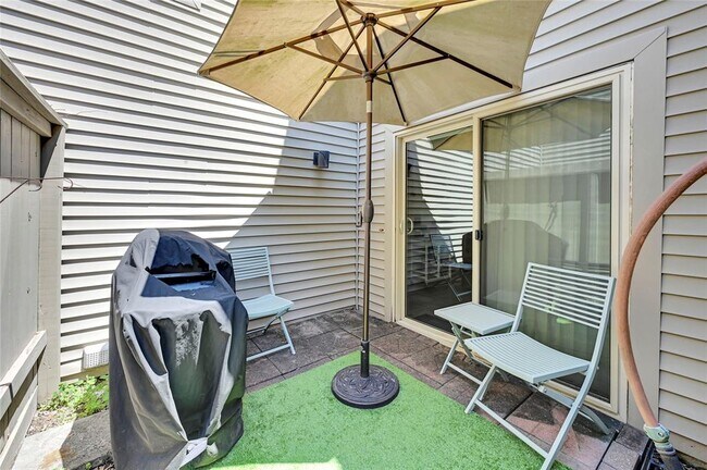 Building Photo - 11528 Riverview Dr