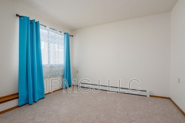 Building Photo - 384 Explorer Ct