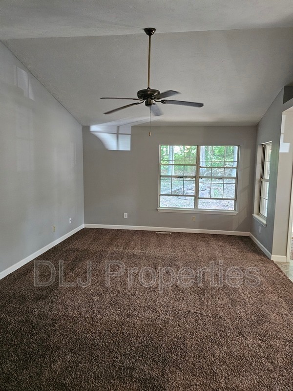 Building Photo - 546 Betty Lou Dr