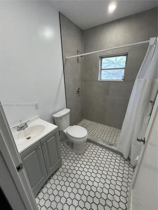 Building Photo - 1154 NW 34th Ave