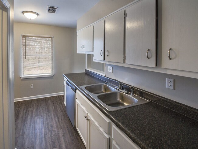 Building Photo - UPDATED 3 bed, 2 bath in Millington.