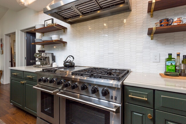 Building Photo - 405 Meadow Ct