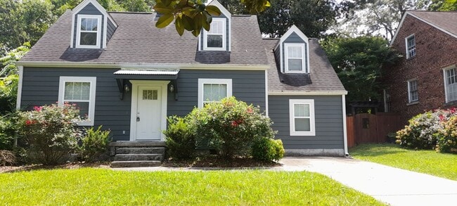 Primary Photo - COMING SOON - 2 Bedroom 2 Bath home with f...