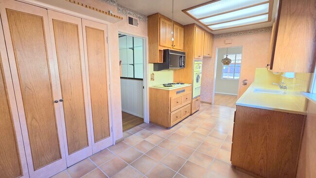 Building Photo - 14555 Figueras Rd