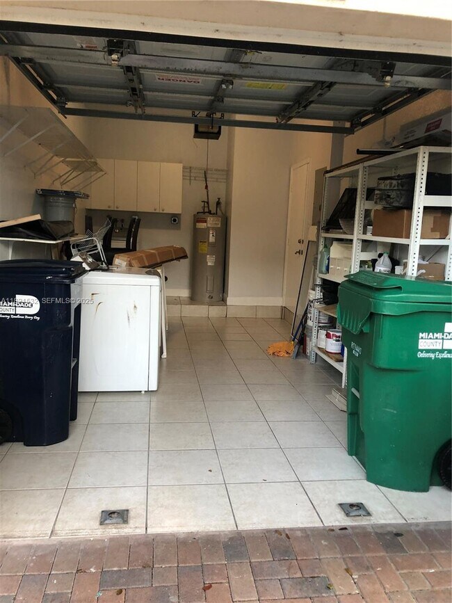 Building Photo - 10932 NW 69th St