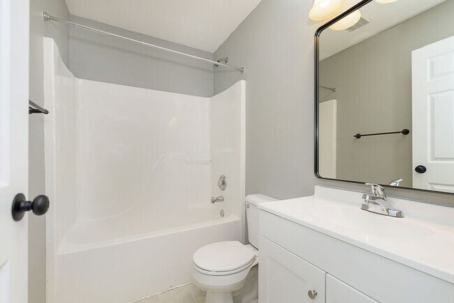 Building Photo - Newly Refurbished 3-Bedroom Ranch in Noblesville!