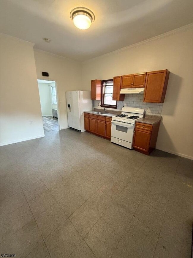 Building Photo - 138 E Jersey St
