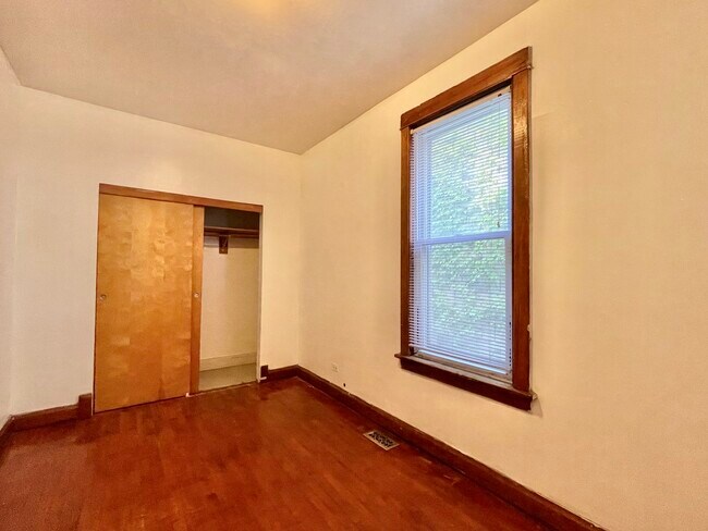 Building Photo - 2923 N Springfield Ave
