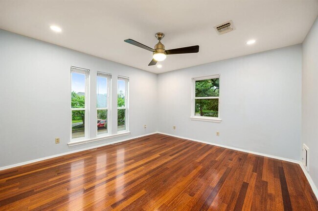 Building Photo - 15726 Walkwood Dr