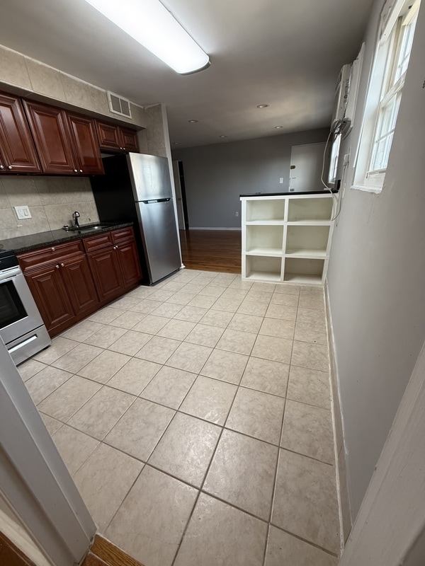 Building Photo - 4132 Longshore Ave