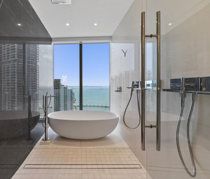 Building Photo - 300 Biscayne Boulevard Way