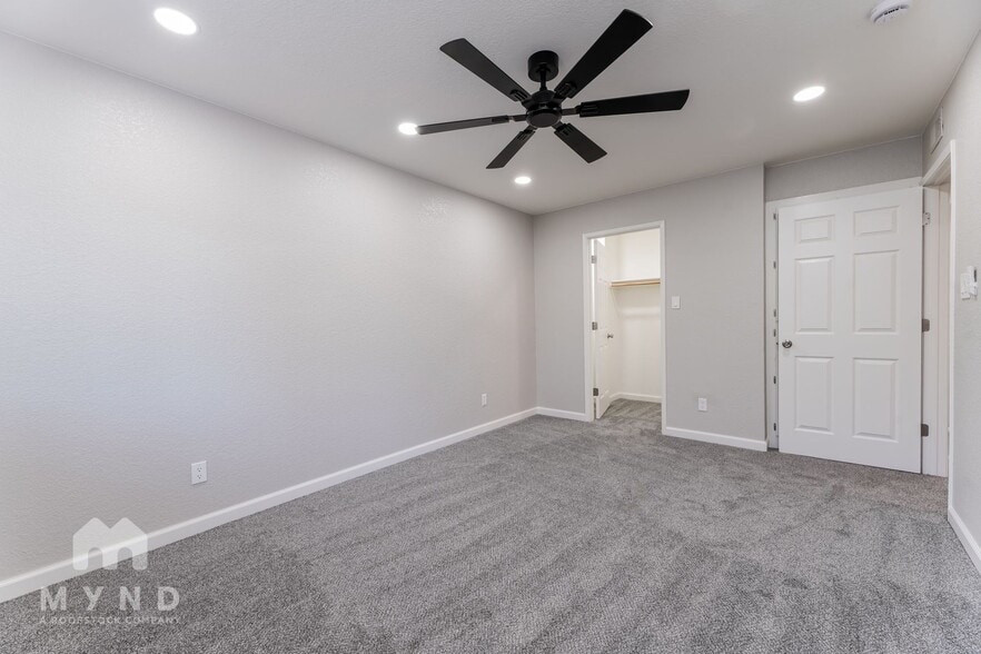 Building Photo - 905 Carro Dr