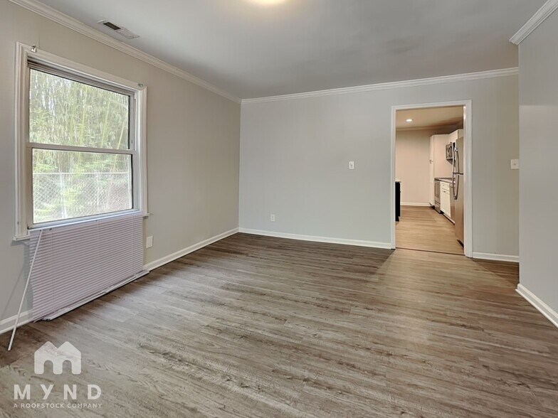 Building Photo - 2301 Charles St