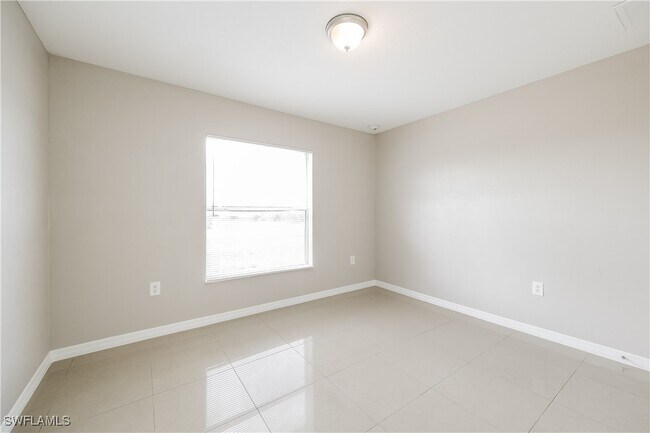 Building Photo - 404 Willowbrook Dr