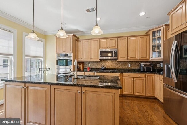 Primary Photo - 724 Sentry Square