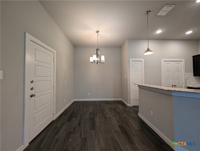 Building Photo - 546 Creekside Frst