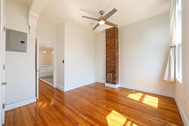 Building Photo - 157 Sherman Ave