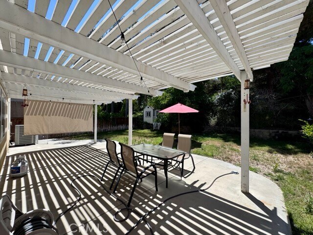 Building Photo - 30997 Oakhill Dr