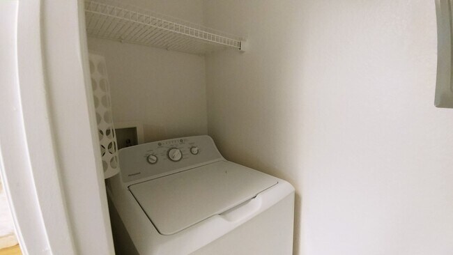 Building Photo - Stylish 2 Bed, 2 Bath Corner Unit in Gated...