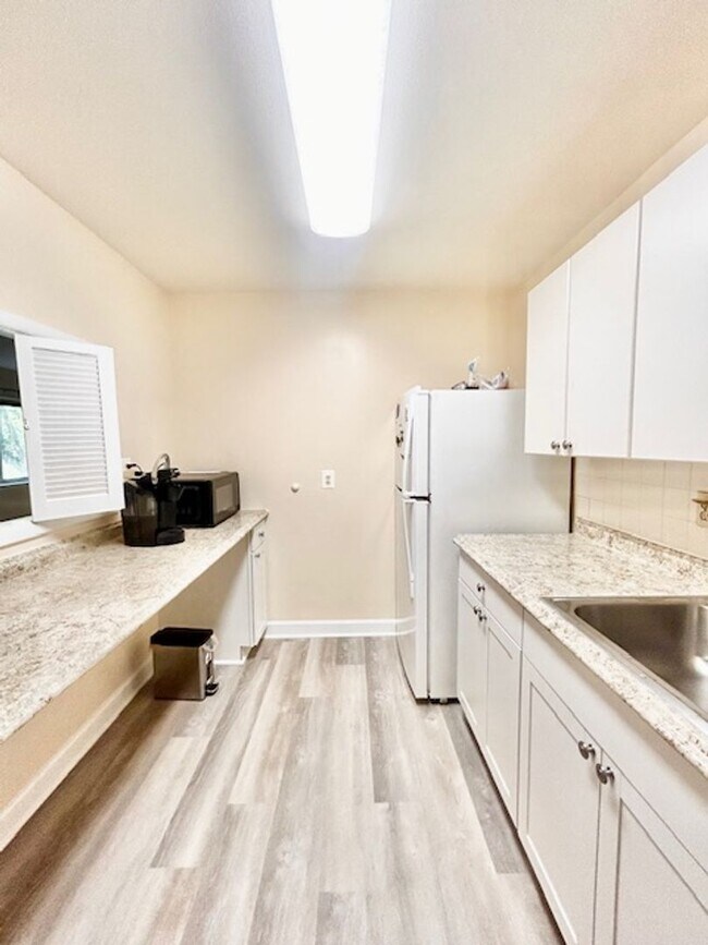 Building Photo - Cozy Oasis in Rockville!