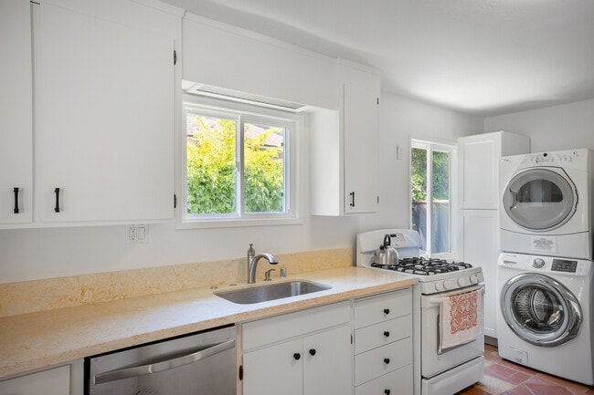 Building Photo - 80 Dominga Ave