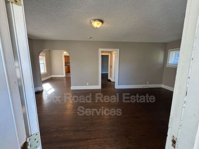 Building Photo - 4539 Mayhew Ave