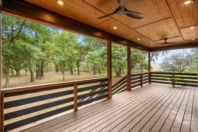 Building Photo - "Spacious 4-Bed Oasis with Guest Suite on Johns Island - Your Dream Home Awaits!"