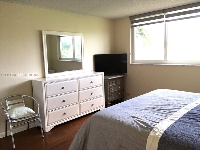 Building Photo - 8980 S Hollybrook Blvd