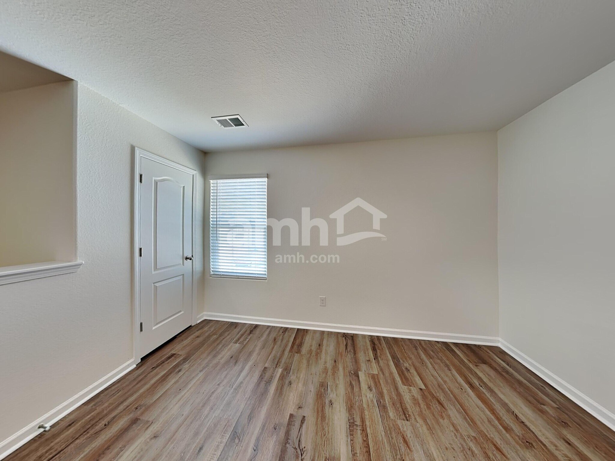 Building Photo - 2061 Southlea Dr