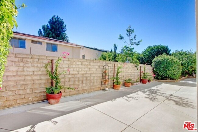 Building Photo - 20318 Blythe St