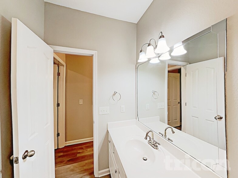 Building Photo - 202 Foster Dr