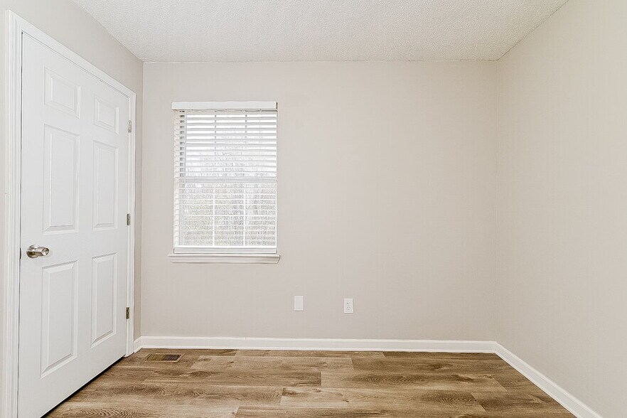 Building Photo - 1243 Shady Brook Ct