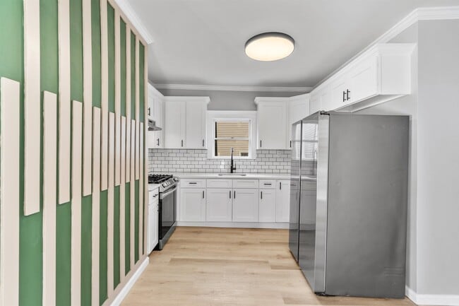 Building Photo - 98 W 32nd St