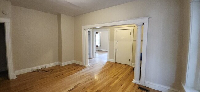 Building Photo - 6009 Kingsbury Ave