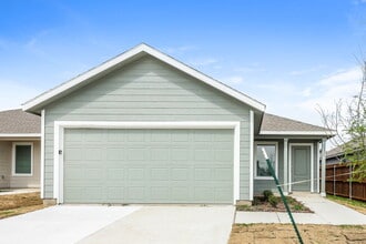 Building Photo - 1231 Maple St