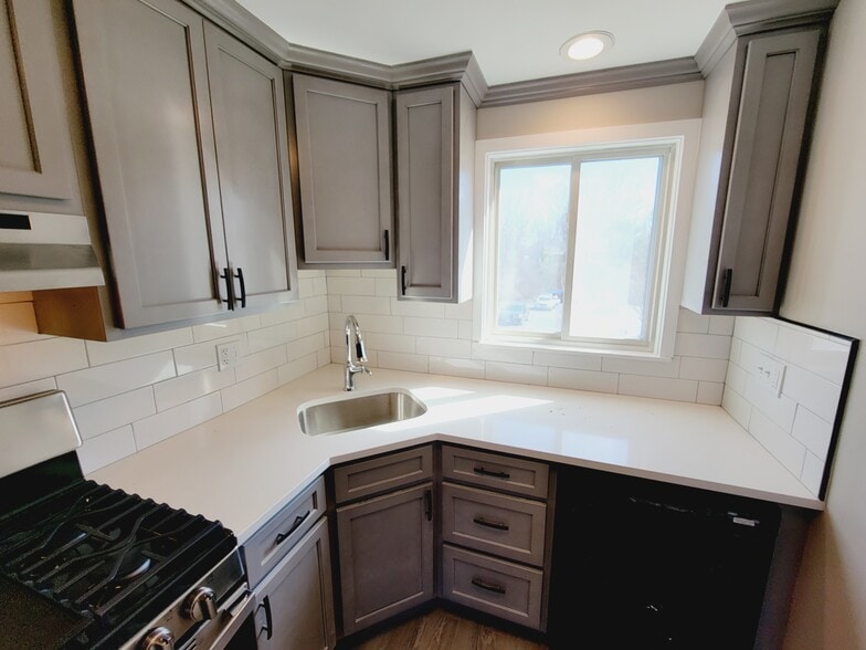 Building Photo - 41 Evergreene