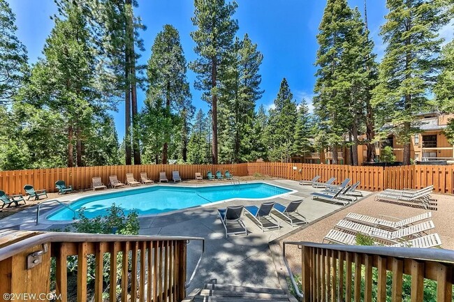 Building Photo - Furnished studio in Kings Run available now!