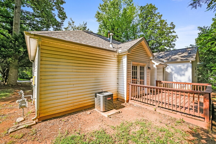 Building Photo - 5833 Lawn Meadow Dr