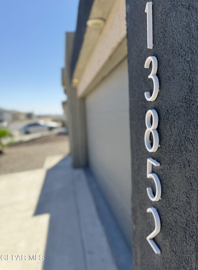 Building Photo - 13852 Paseo Alegre Ave