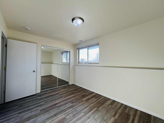 Building Photo - KHR-2708-48-S