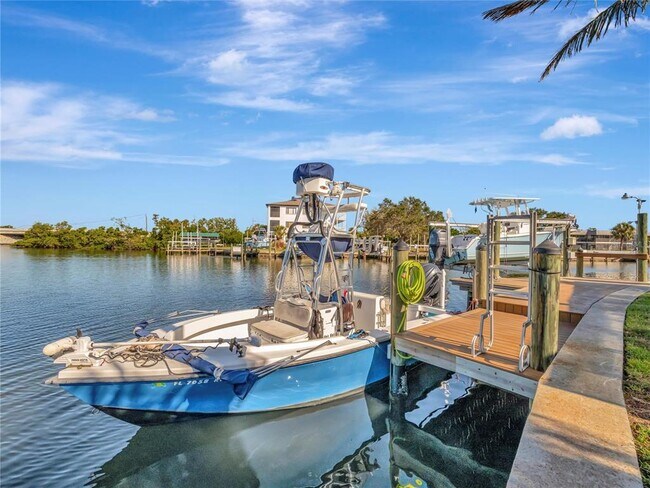 Building Photo - 10432 Sandpiper Rd W