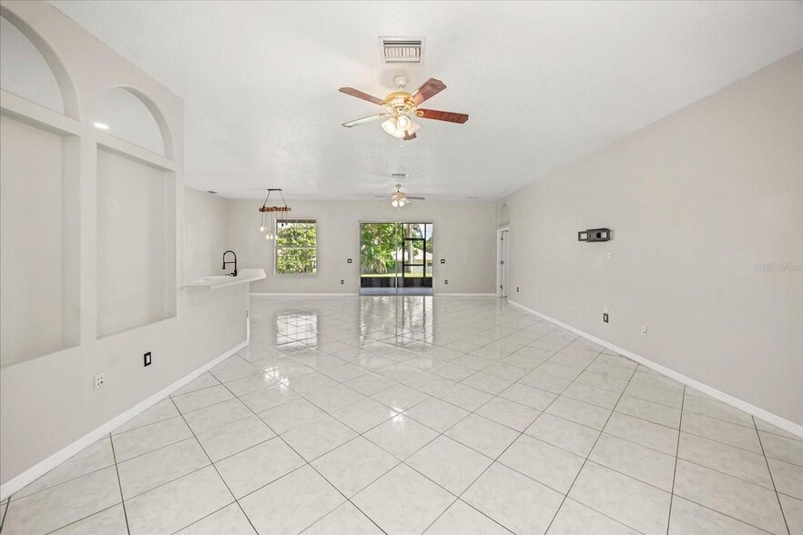Building Photo - 13848 Vista Del Lago Blvd